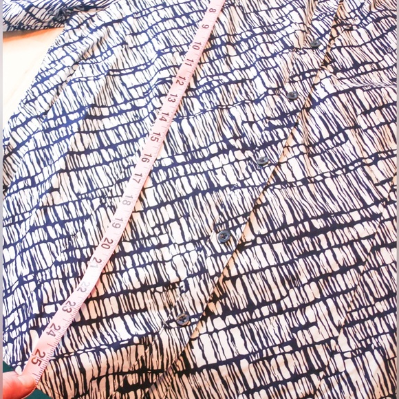 Chico’s Wrinkle-Resistant Black White Abstract Button-Front Shirt | Size 3 (XL) - Picture 9 of 13